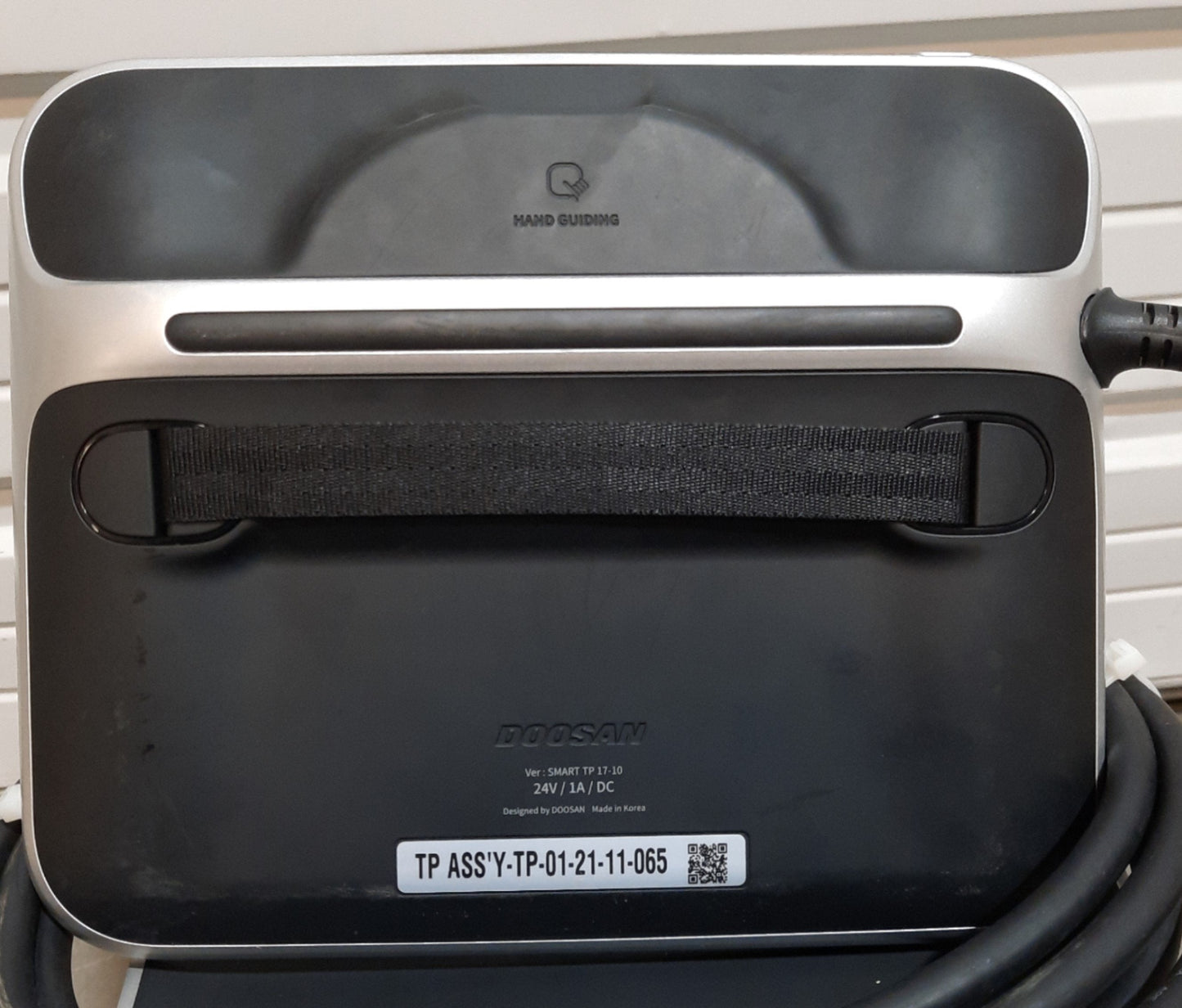 Used DOOSAN M0609 Cobot Robot System 6kg Load 900mm Reach 1m/s ±0.05mm 100-240VAC