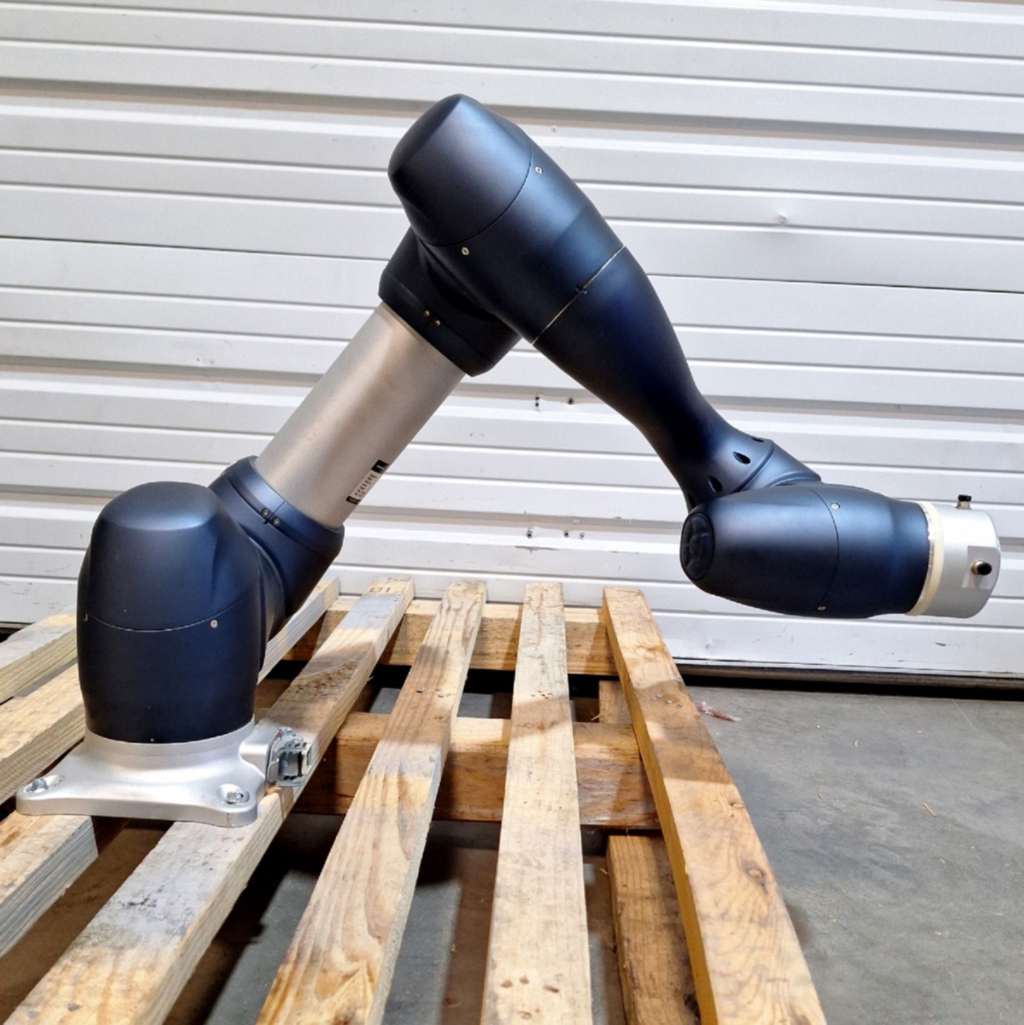 Used DOOSAN M0609 Cobot Robot System 6kg Load 900mm Reach 1m/s ±0.05mm 100-240VAC
