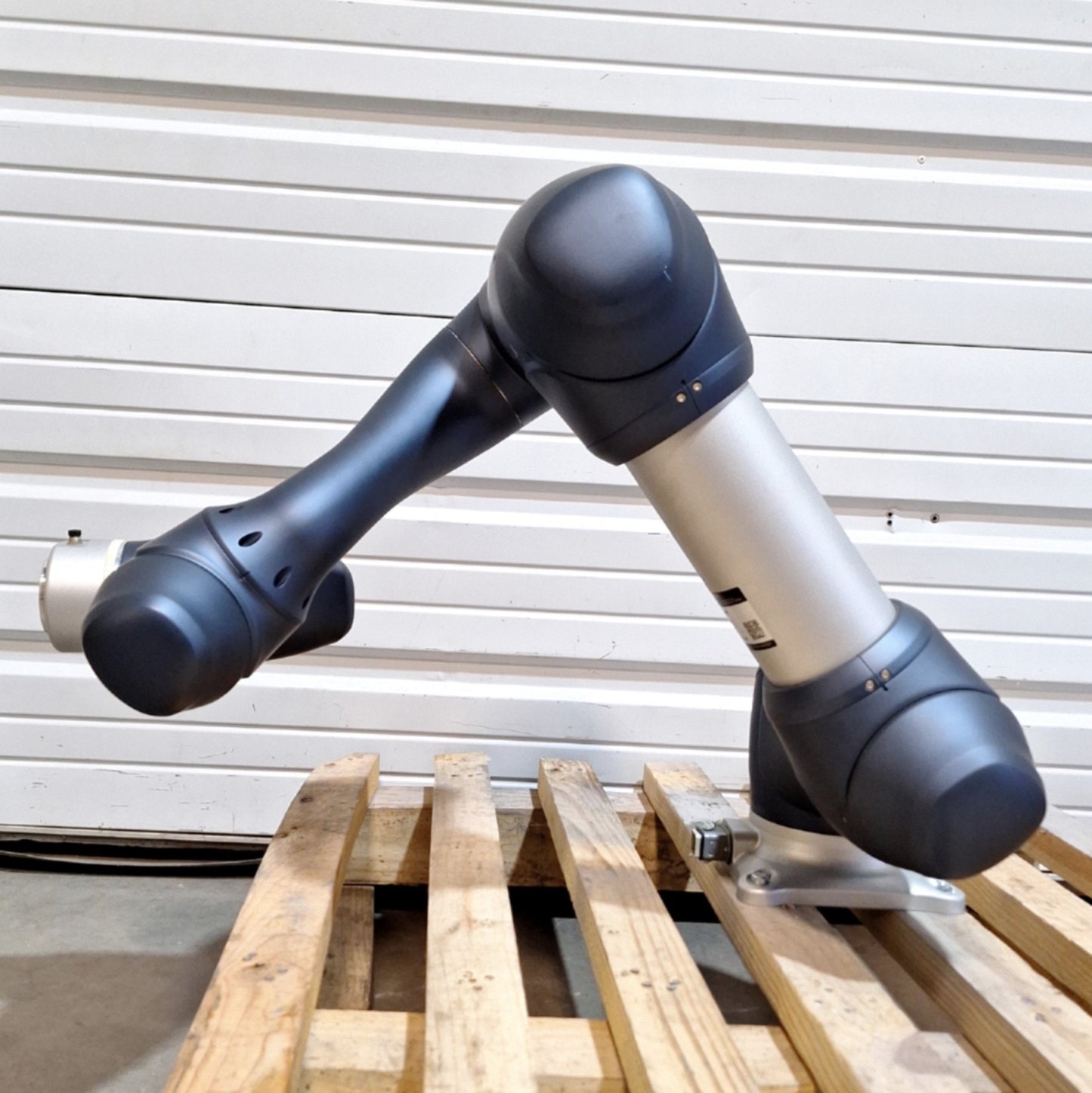 Used DOOSAN M0609 Cobot Robot System 6kg Load 900mm Reach 1m/s ±0.05mm 100-240VAC