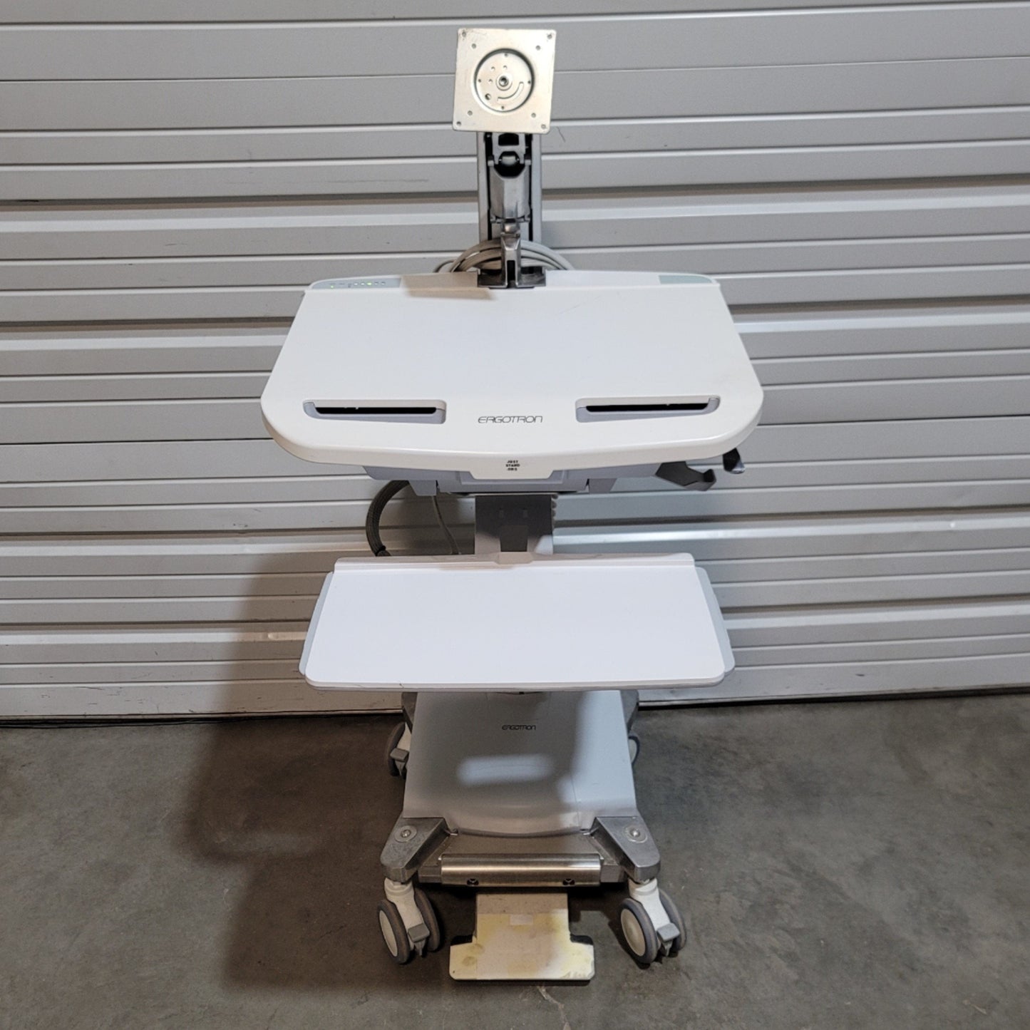 Used Ergotron SV42-6201-1 StyleView Medical Computer Cart With LCD Arm, SLA Powered