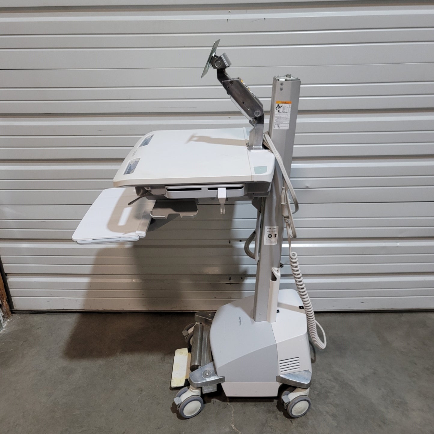 Used Ergotron SV42-6201-1 StyleView Medical Computer Cart With LCD Arm, SLA Powered