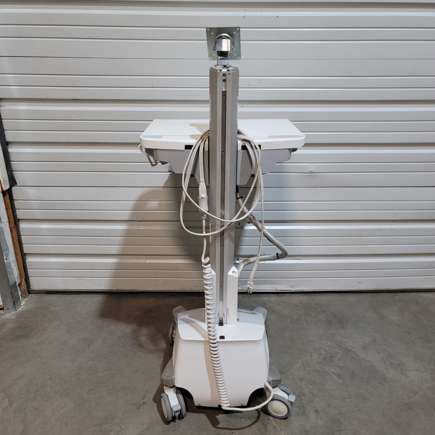 Used Ergotron SV42-6201-1 StyleView Medical Computer Cart With LCD Arm, SLA Powered