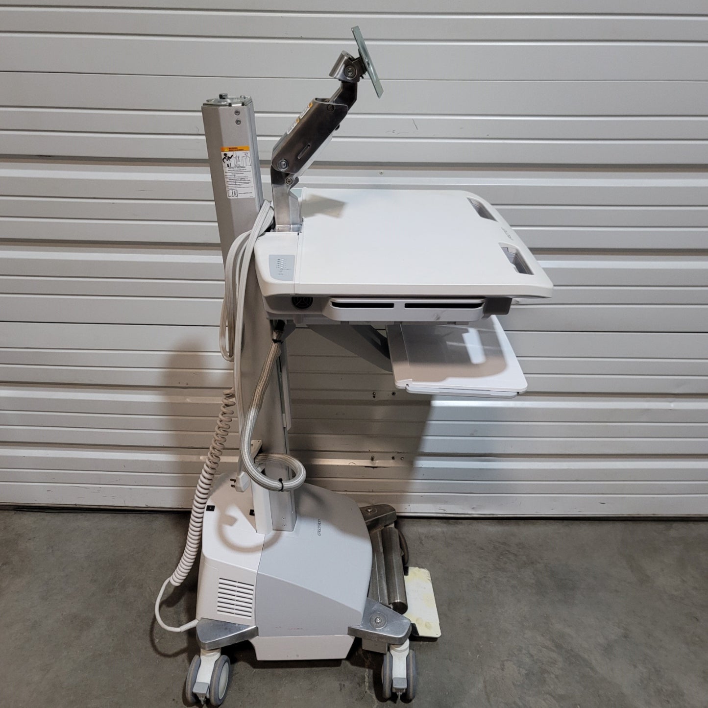 Used Ergotron SV42-6201-1 StyleView Medical Computer Cart With LCD Arm, SLA Powered