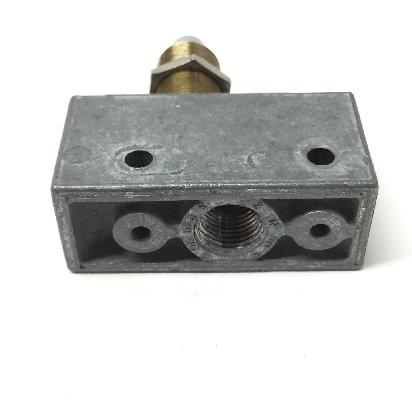 Used Mead MV-45 Pneumatic Mechanical Plunger Valve, 3-Port, 2-Position, 1/8" NPT