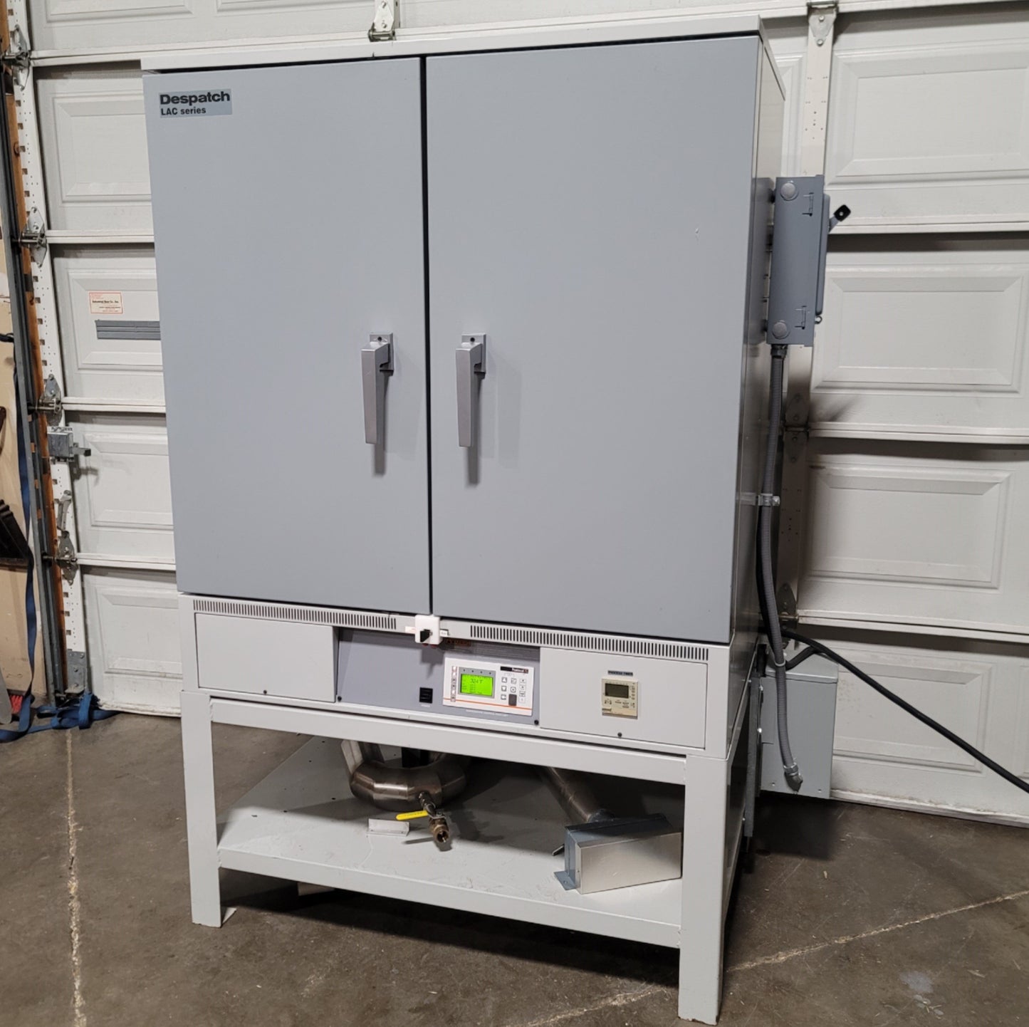 Used Despatch LAC2-18-4 High Performance Oven With Stand 40°C To 260°C 240VAC 1Ph 23A