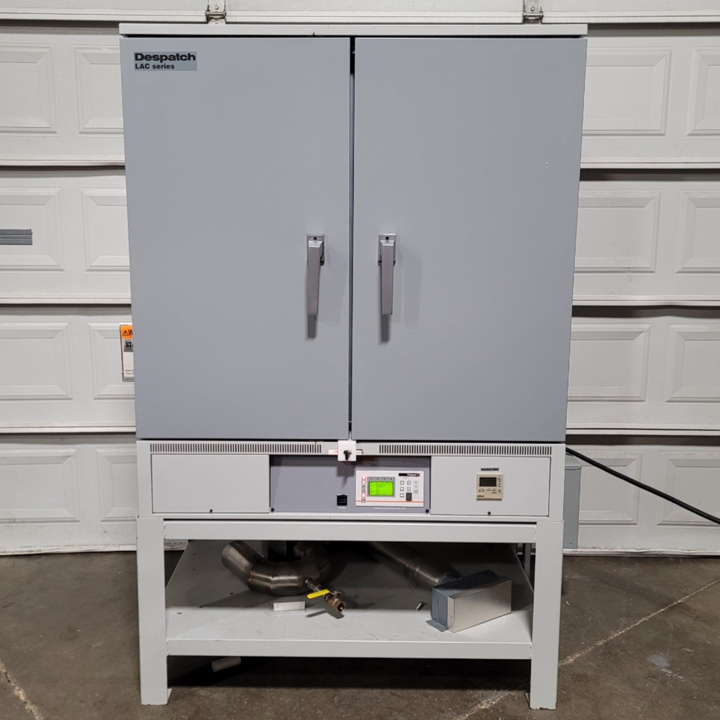 Used Despatch LAC2-18-4 High Performance Oven With Stand 40°C To 260°C 240VAC 1Ph 23A
