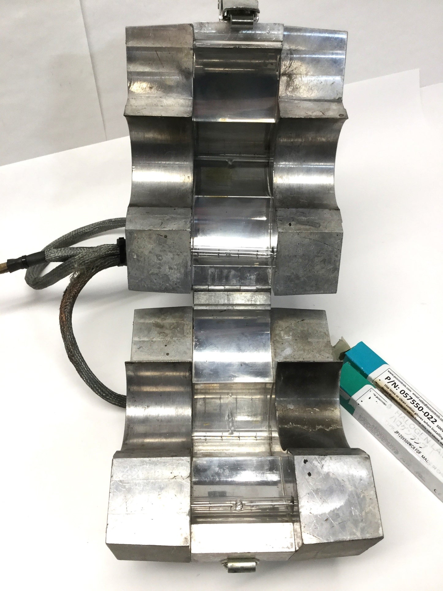 Used Research Inc E4-02 ChambIR Radiant Heating Chamber for Ø1/8"-1/4" Tube, Cable