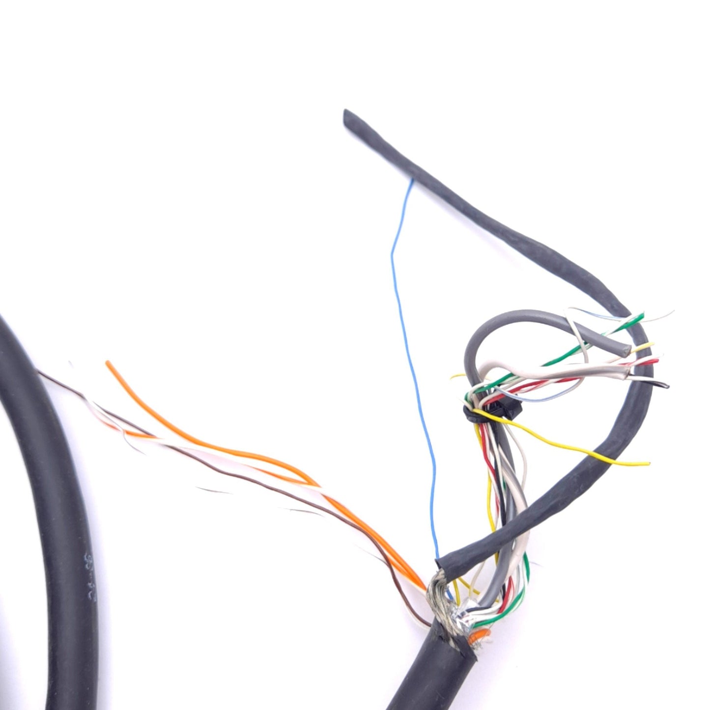 Used Flex Cable 2090-CFBM6DF-CBAA09 Motor Feedback Cable, AMP 28-Pin Female, 2m