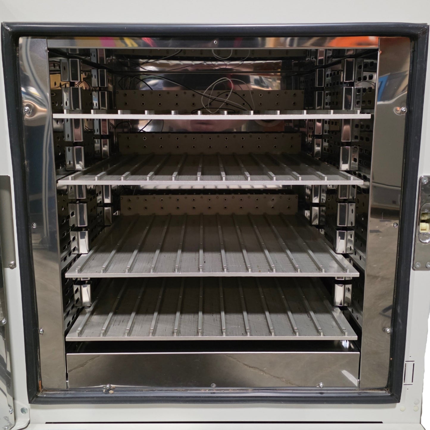 Used Despatch LAC1-38A-6 Benchtop Laboratory Oven 3.7CuFt, 40-260°C, 120VAC 16.5A