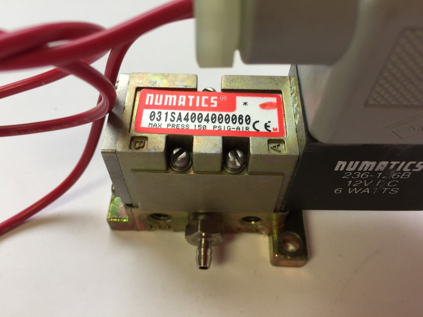 Used Numatics 031SA4004000060 Solenoid Valve Voltage: 12VDC 6 Watts Pressure: 150PSIG