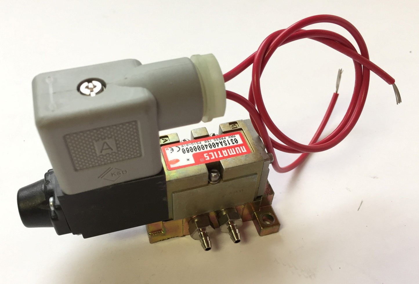 Used Numatics 031SA4004000060 Solenoid Valve Voltage: 12VDC 6 Watts Pressure: 150PSIG