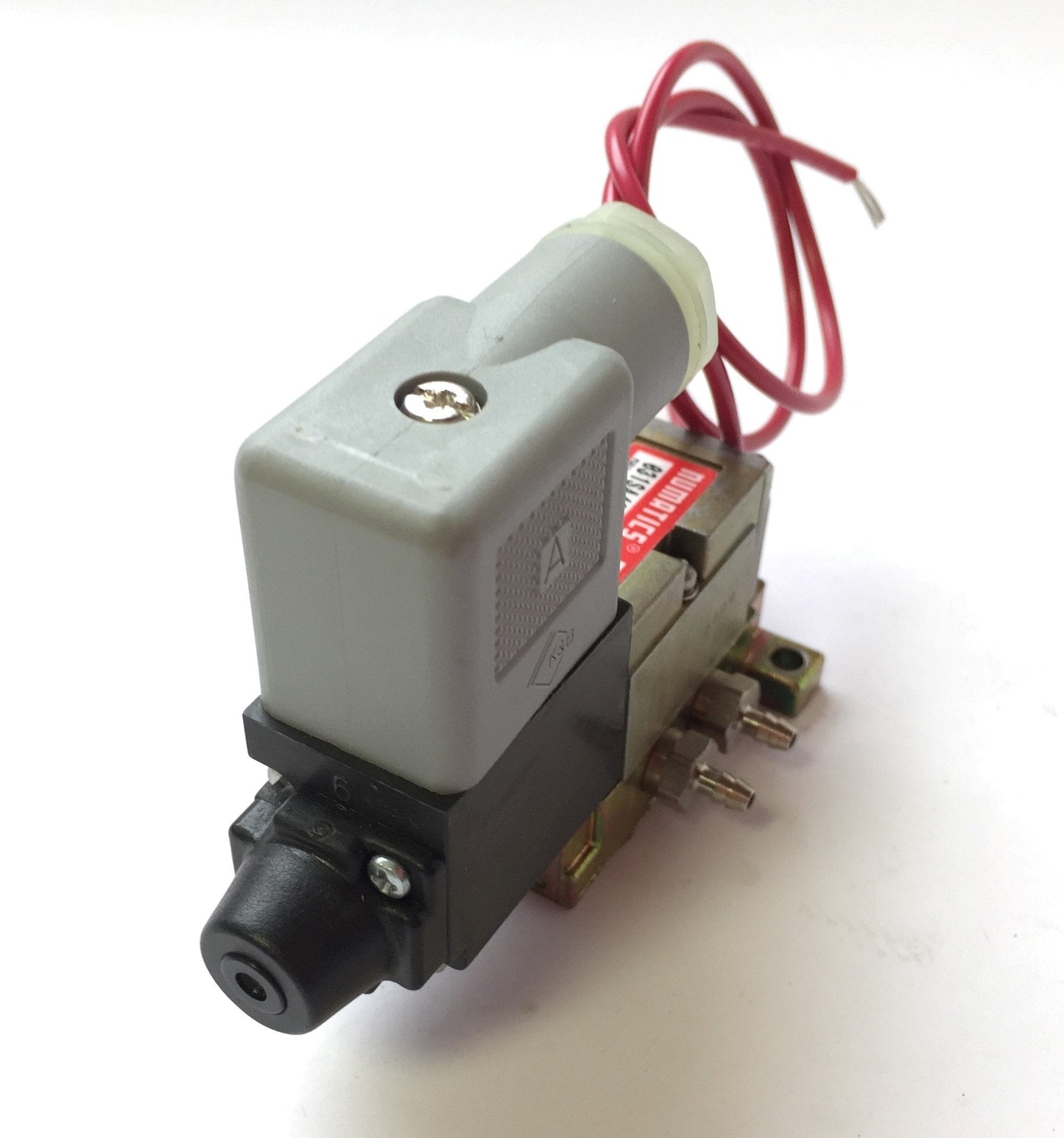 Used Numatics 031SA4004000060 Solenoid Valve Voltage: 12VDC 6 Watts Pressure: 150PSIG