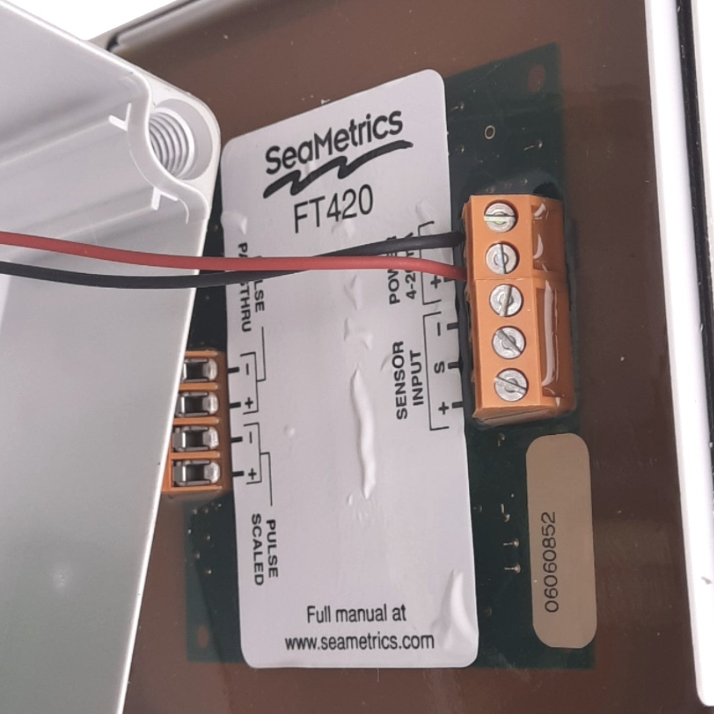 Used SeaMetrics FT420W-65 Flow Computer, 8-Digit, 4-20mA Analog Out, 12-30VDC/120VAC