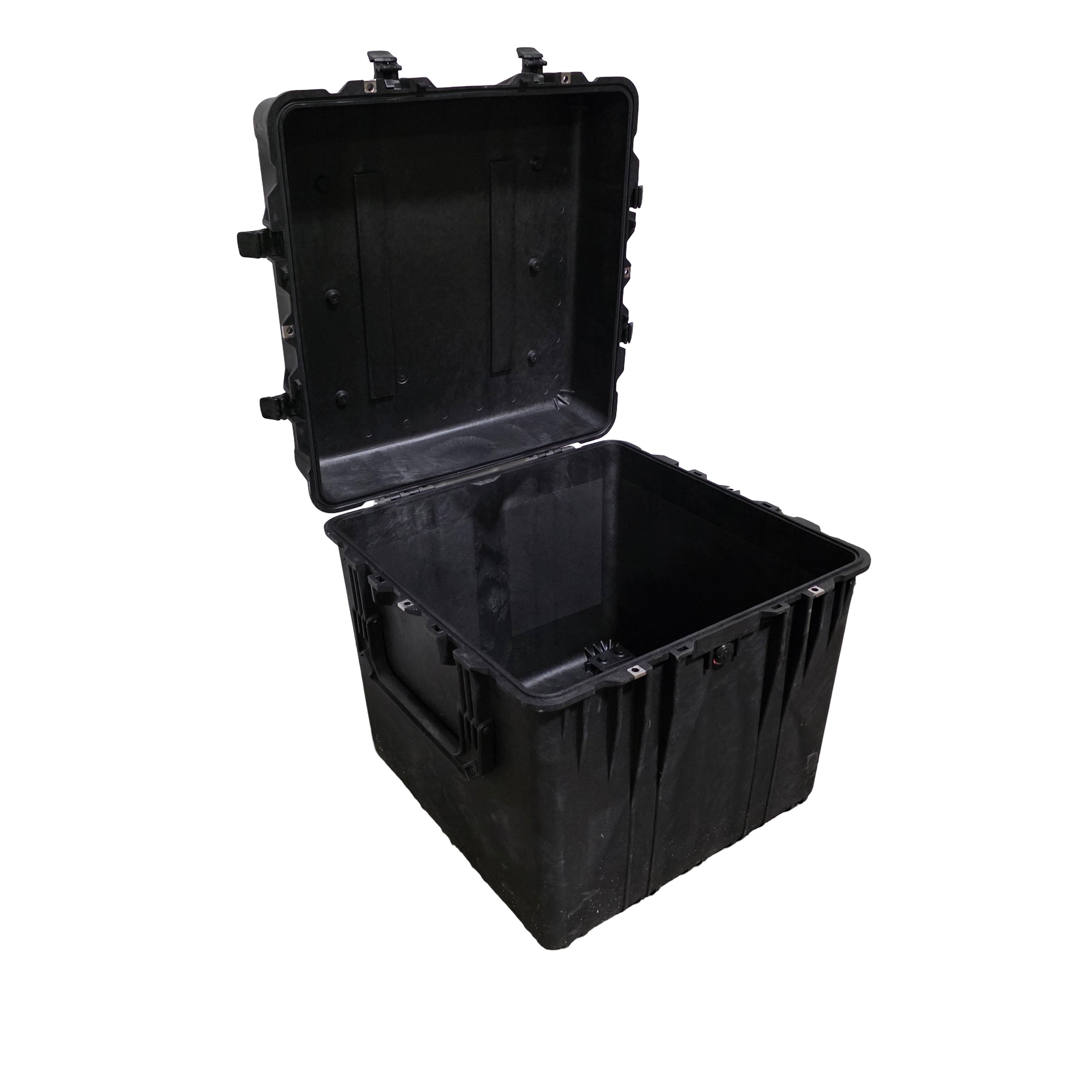 Pelican 0370 Protector Cube Case 8CuFt, 26.5