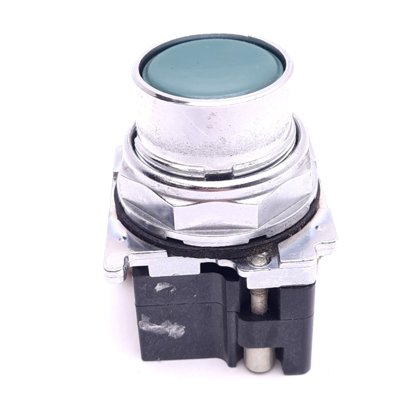 Used Eaton 10250T103-53 Flush Pushbutton Switch, ø30.5mm, 1NO, 600VAC 10A Max