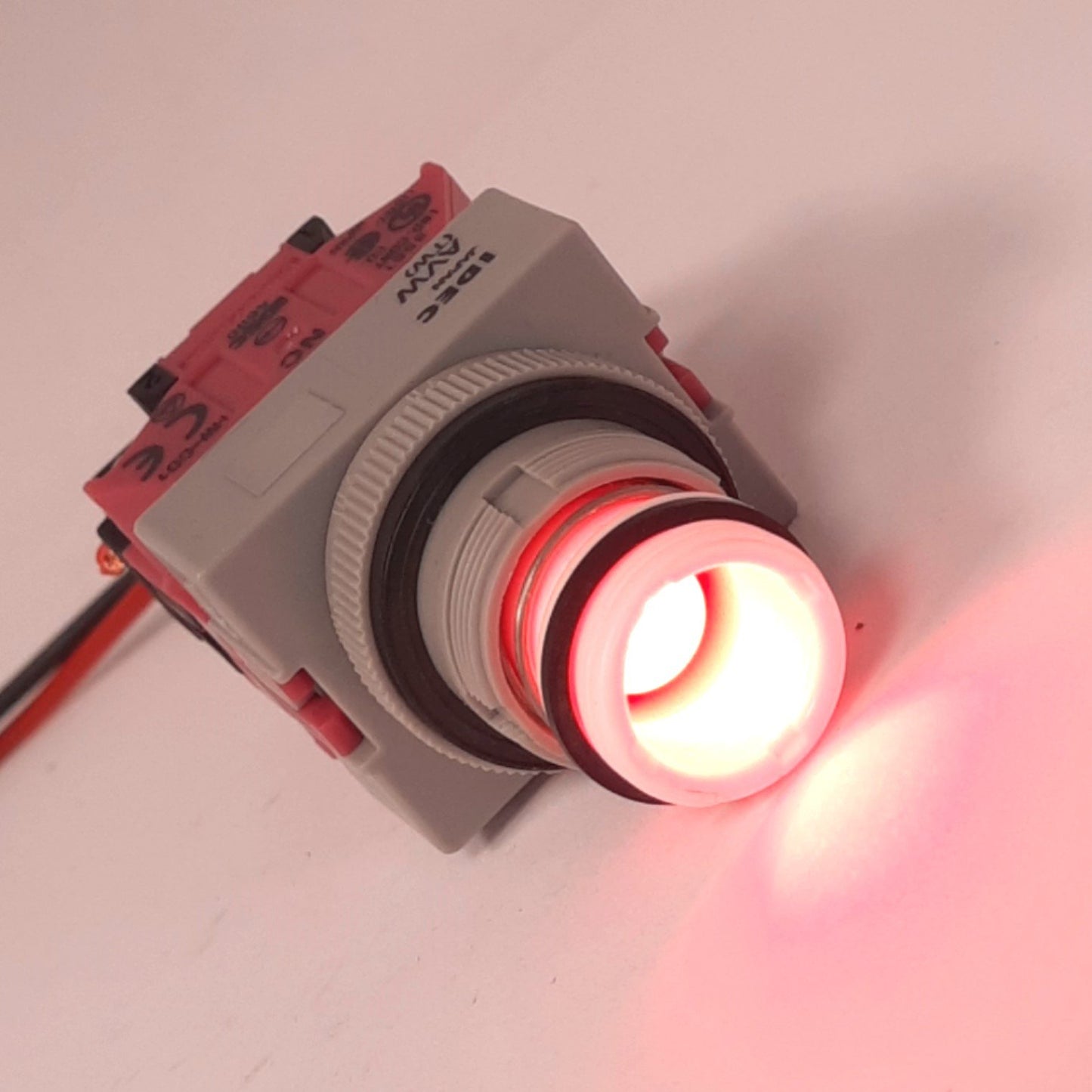 Used IDEC AVLW49902D-R-24V Push/Twist E-Stop, 22mm, 2NC, 24V Red LED, *No Lens/Button