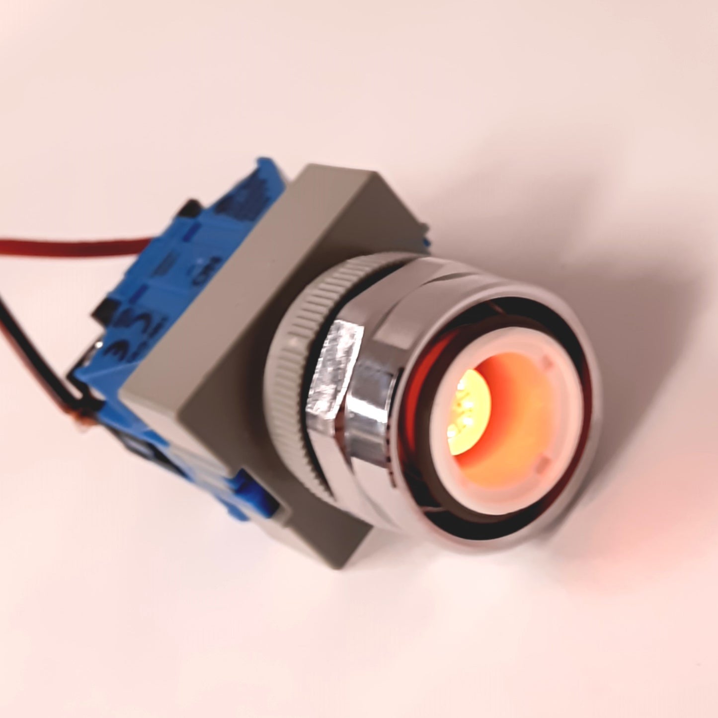 Used IDEC ALW212620D-A Amber Illuminated Pushbutton, 22mm, 2NO, 24V LED, 600V Max