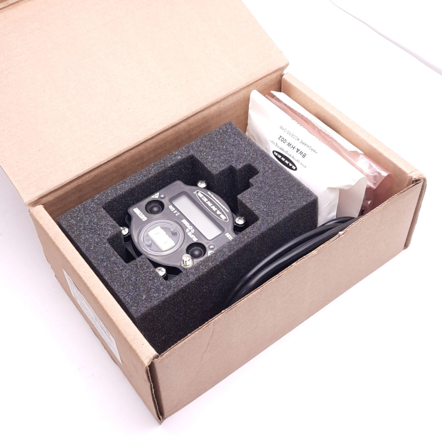 New Banner DX80G2C-12515 SureCross Wireless Gateway, 2.4GHz, 3.2km Max Range, 24VDC