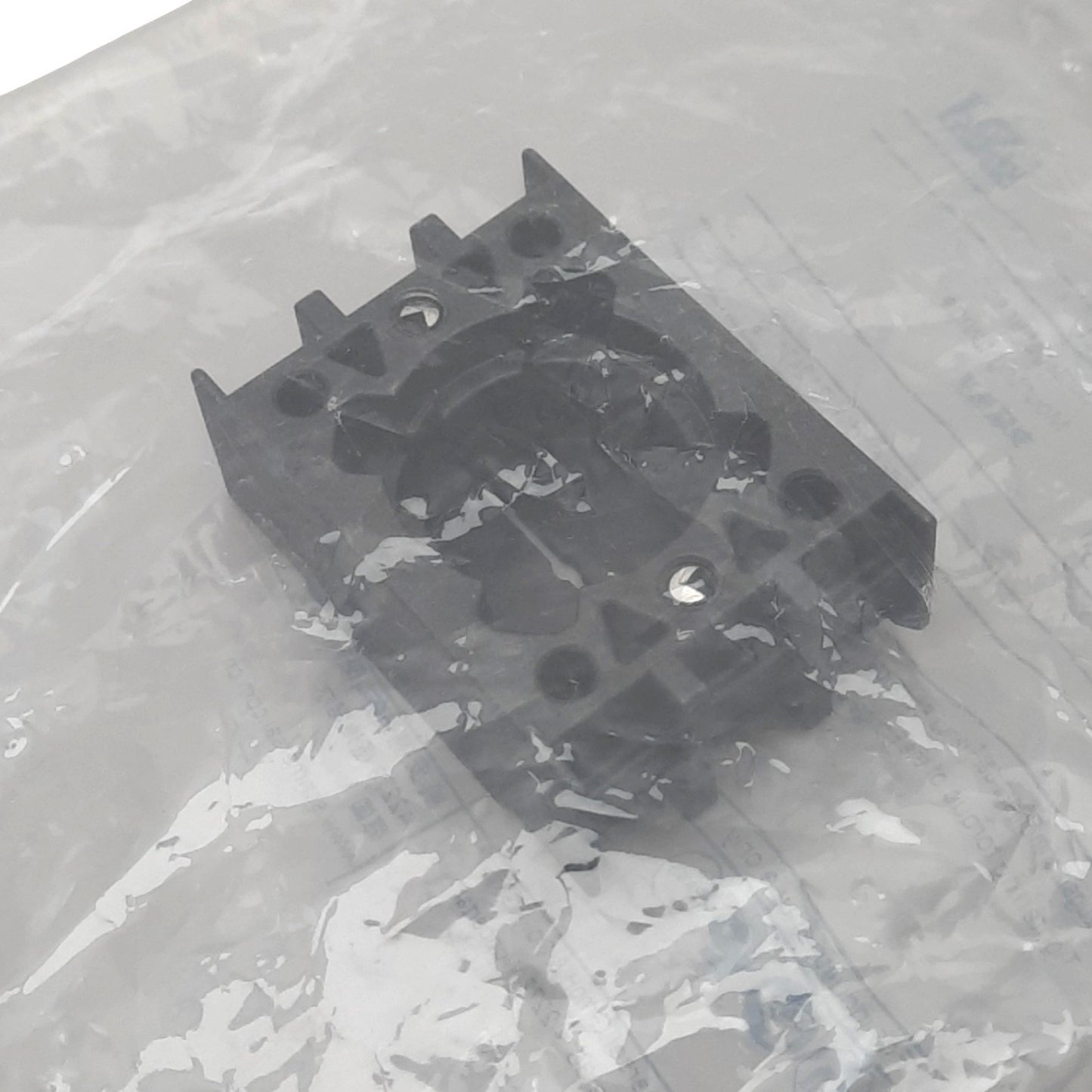 New Schmersal 101014388 Mounting Flange for N/E Series, 42x29x17mm