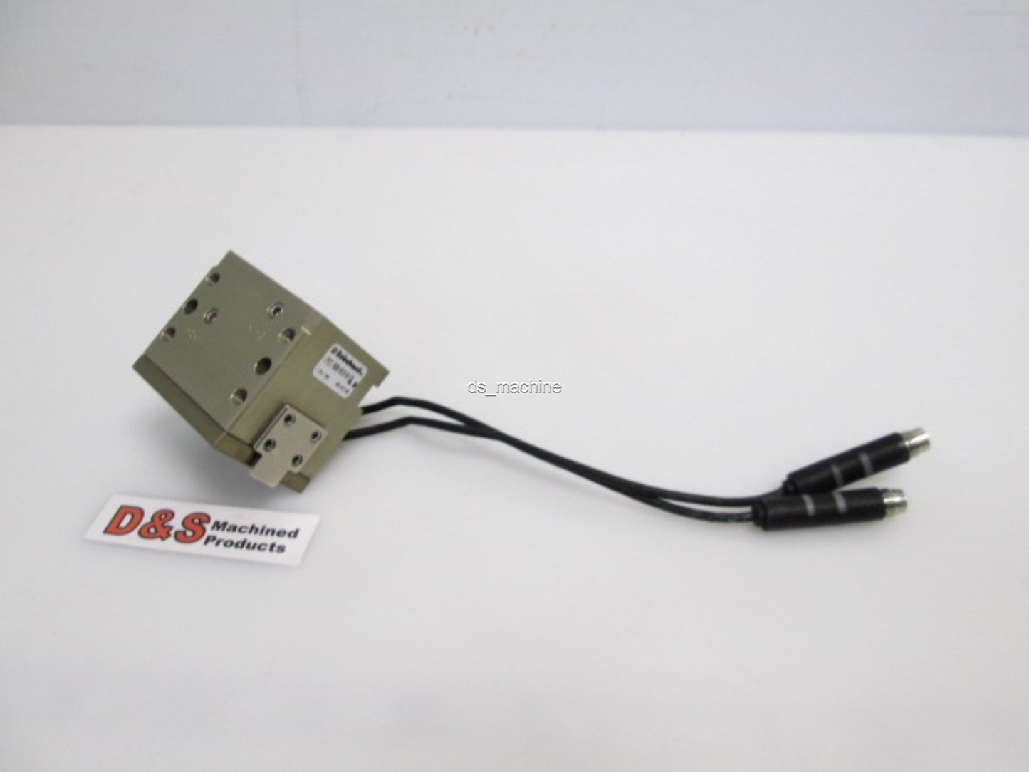 Used Robohand DPDS-088-19-B-CB Pneumatic Double Wedge Gripper