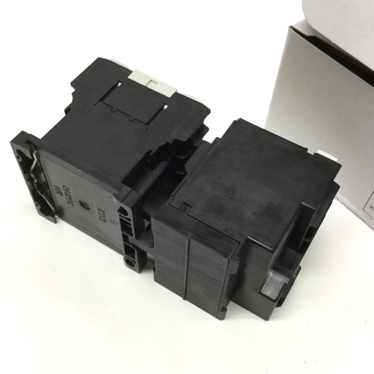 New Fuji SK12LW-E01K004 Magnetic Switch, 3-Pole+1NC, 4-6A Overload Relay, 24VDC Coil