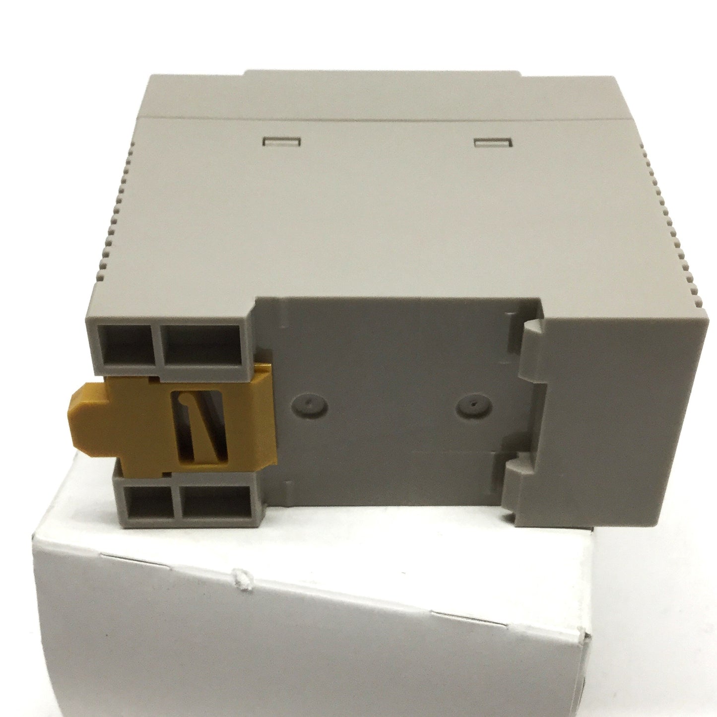 New – Open box Omron S82K-00324 DIN Rail Power Supply, 100-240VAC In, 0.13A 24VDC 3.1W Out