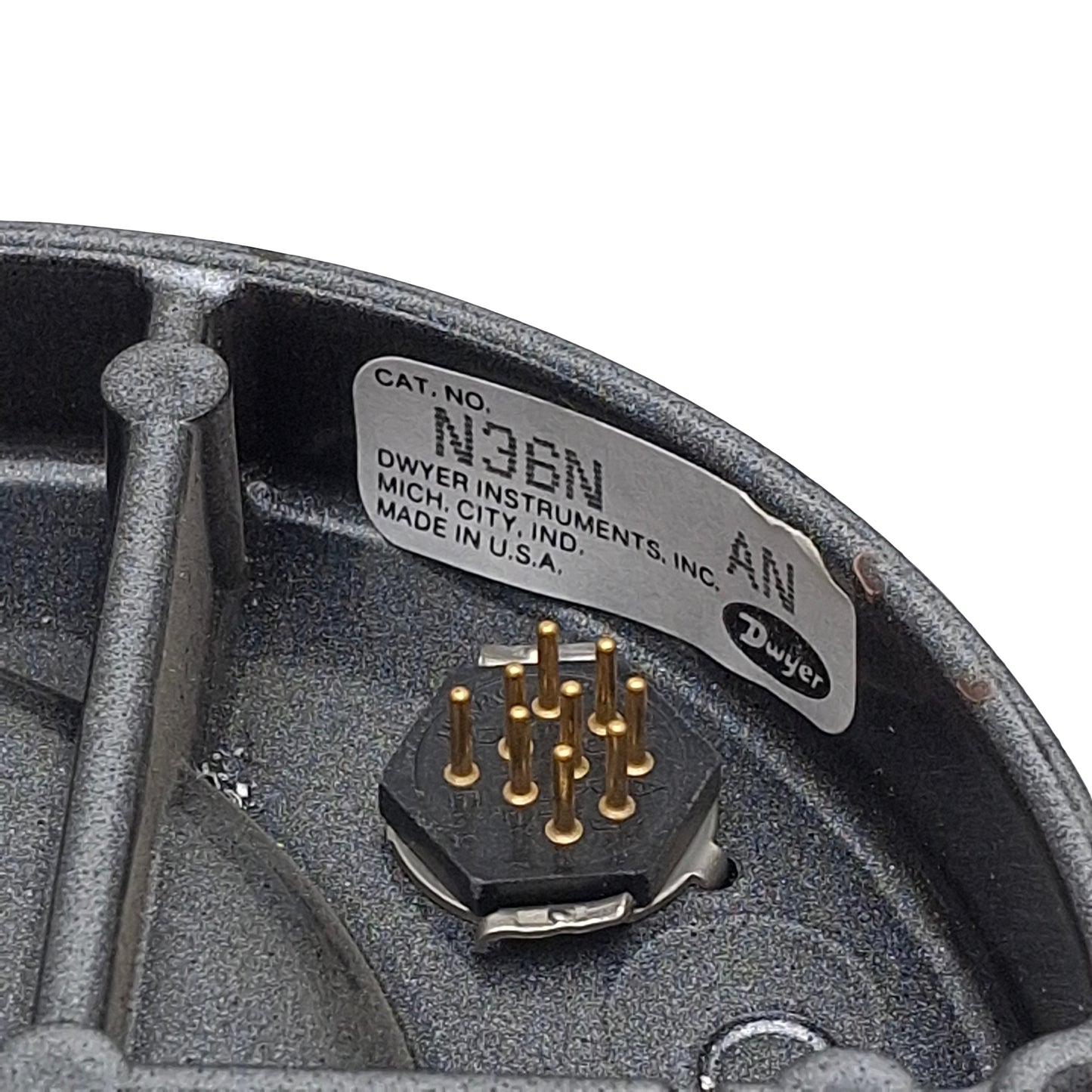 Used Dwyer 3000-0MR Photohelic Pressure Switch/Gage, 0-0.5inH₂O Range, 25psi Max