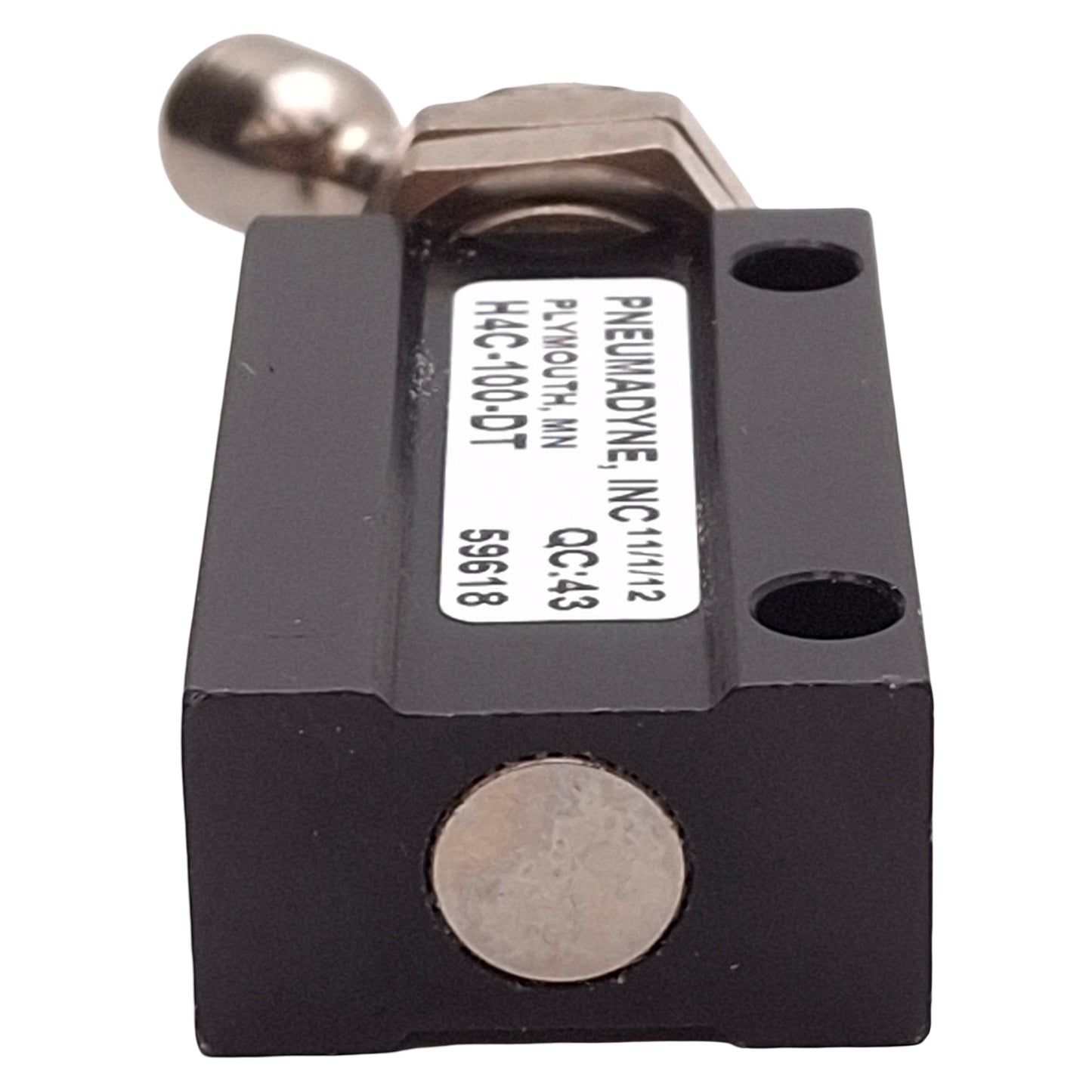 Used Pneumadyne H4C-100-DT Detented Toggled Valve, 4-Way 2-Position, 125psi, 10-32