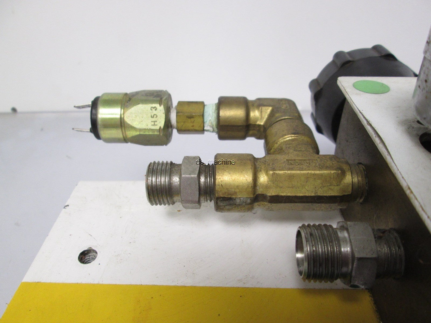 Used Air Products M3240 Helium Distribution Manifold 0-350PSI *Untested*