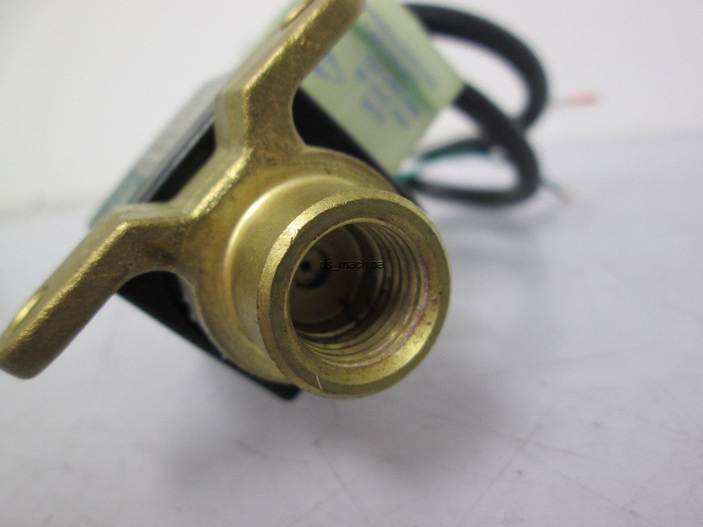 Used Spartan Scientific 4100-01-4287 Solenoid Valve 1/8" NPT 120VAC 600PSI Viton
