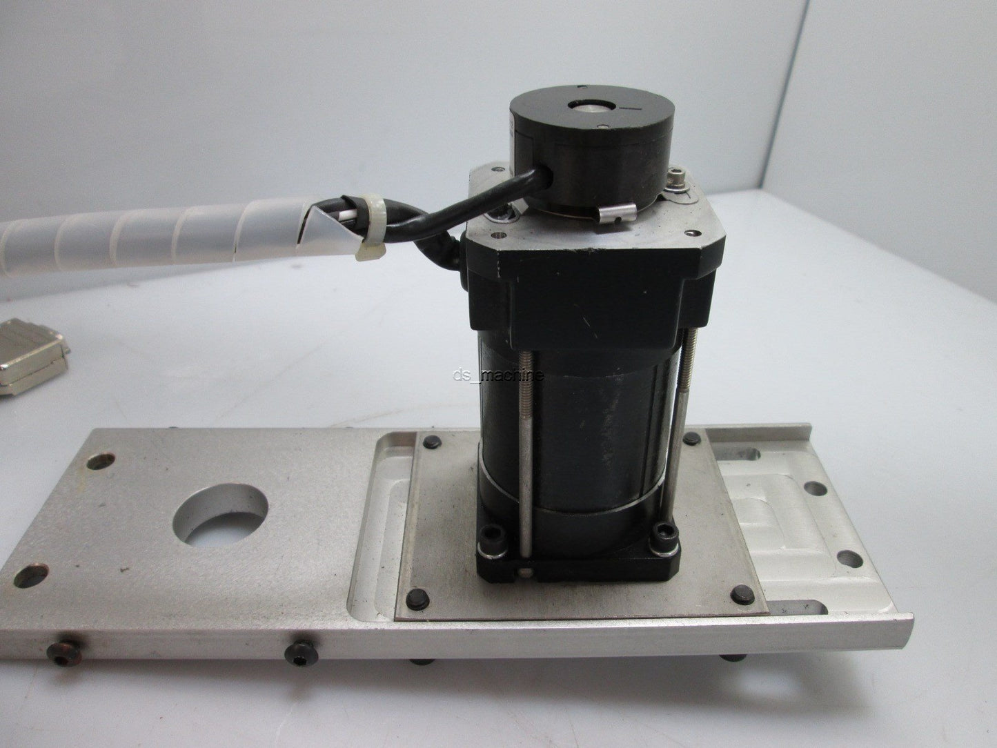 Used Cleveland Motion Controls BNL2320AQEA000 Servomotor w/Encoder 14414-711