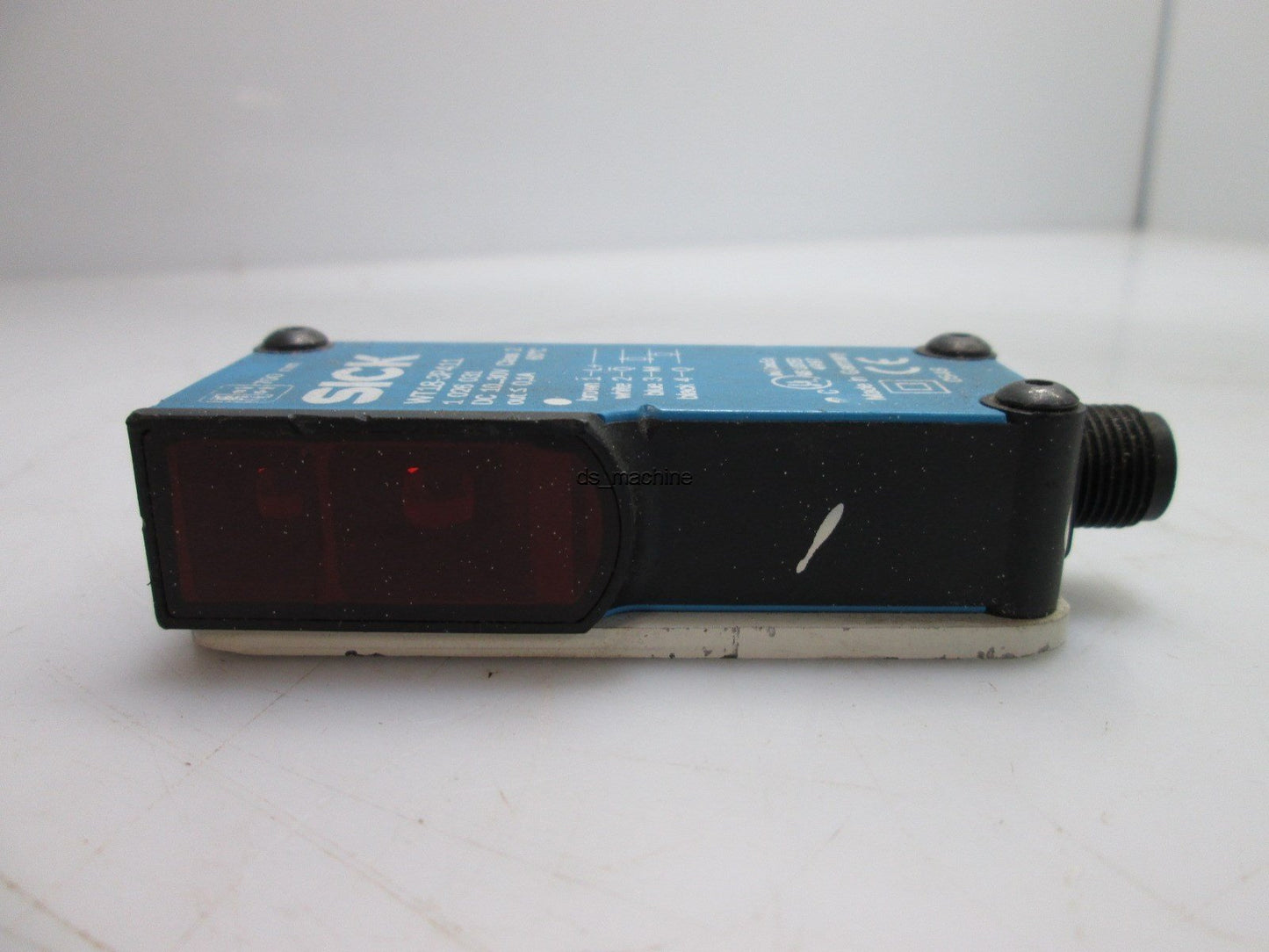 Used SICK WT18-3P411 Photoelectric Switch 10-30VDC, 0.1A, 870nm