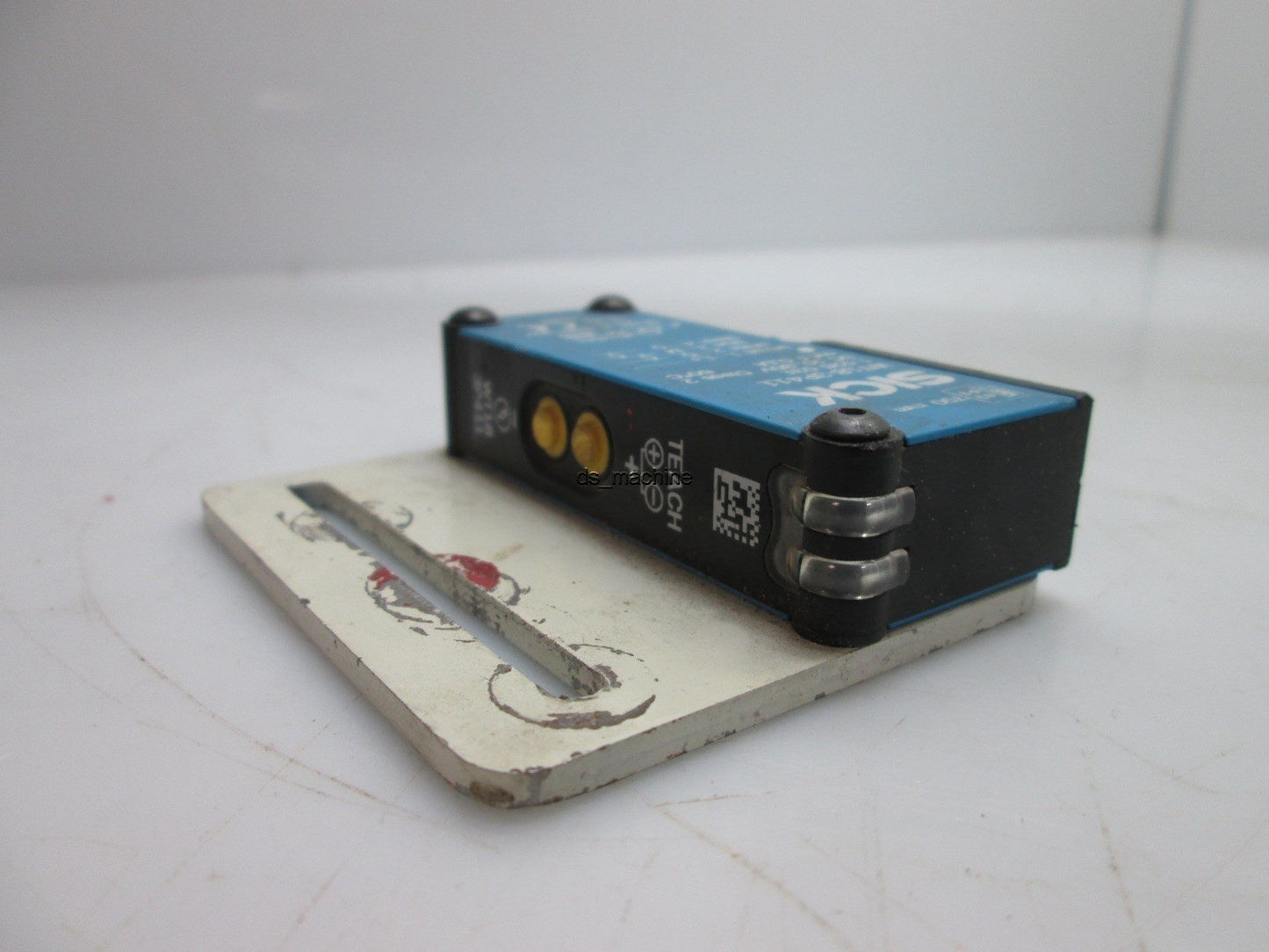 Used SICK WT18-3P411 Photoelectric Switch 10-30VDC, 0.1A, 870nm