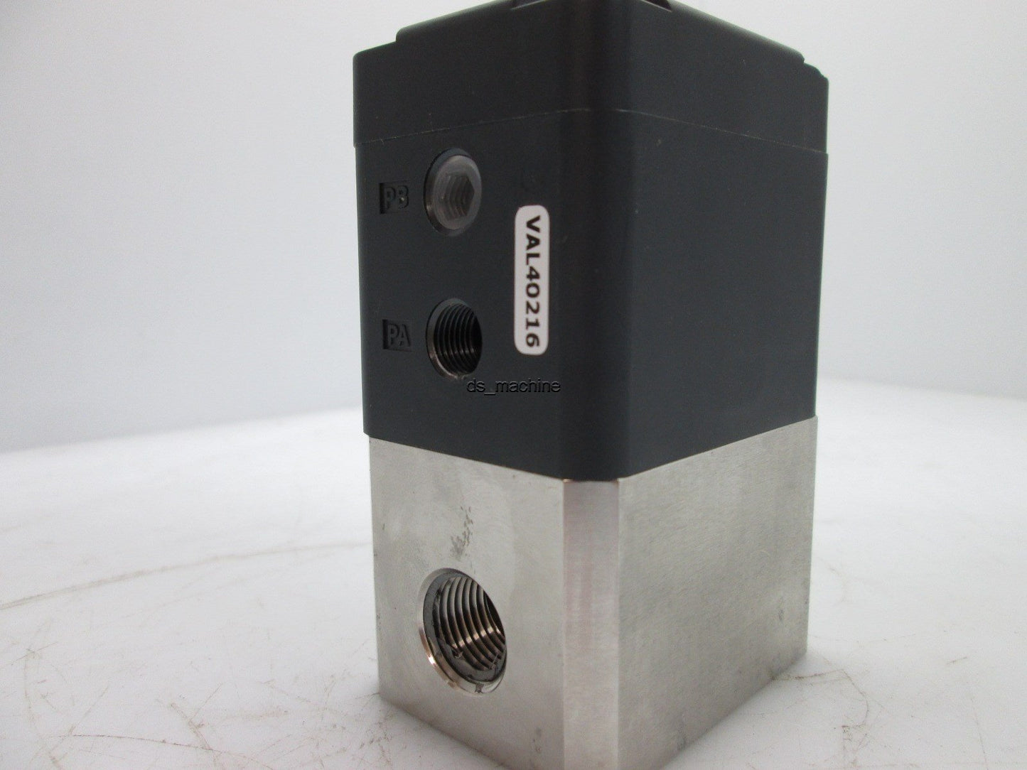 Used SMC LVA40-03N-A LVA Series High Purity Chemical Valve 3/8", 0.3~0.5MPA