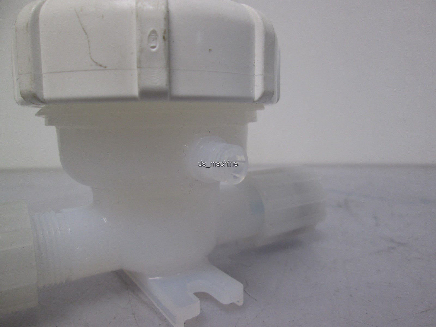 New – Open box Fluoroware Pneumatically Operated Diaphragm Check Valve 1/2" Ports