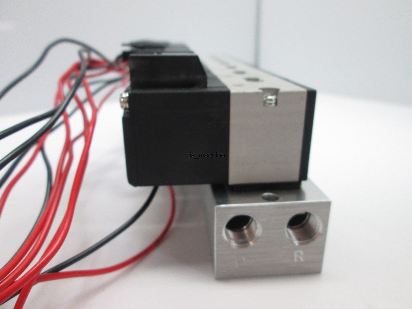 Used Manifold of 8 Koganei A025E1-PSL Solenoid Valve Normally Closed 0~0.7MPa 24VDC