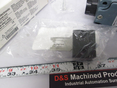 New in Box Leuze Electronic S200-M4C1-M20 63000202 Safety Switch 400VAC 3A