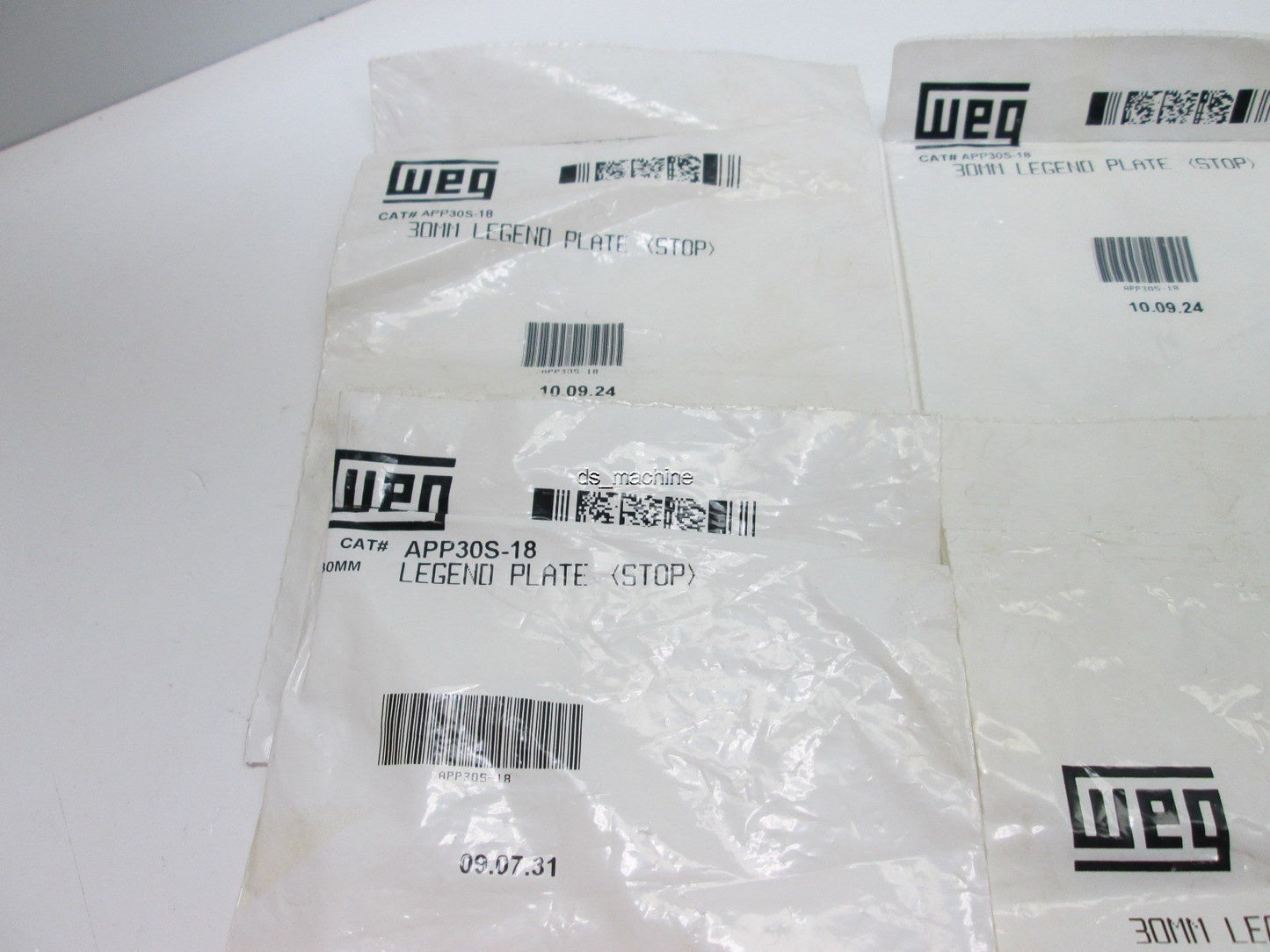 New Lot of 4 New in Bag WEG APP30S-18 Stop Plate for Pushbutton and Pilot Light
