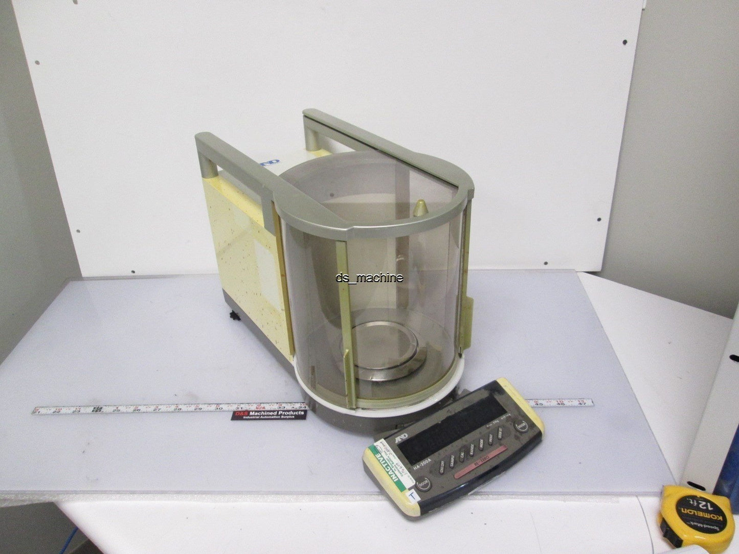 Used AND HA-200A Analytical Balance with Automatic Door 15VDC 0.8A *Discolored*