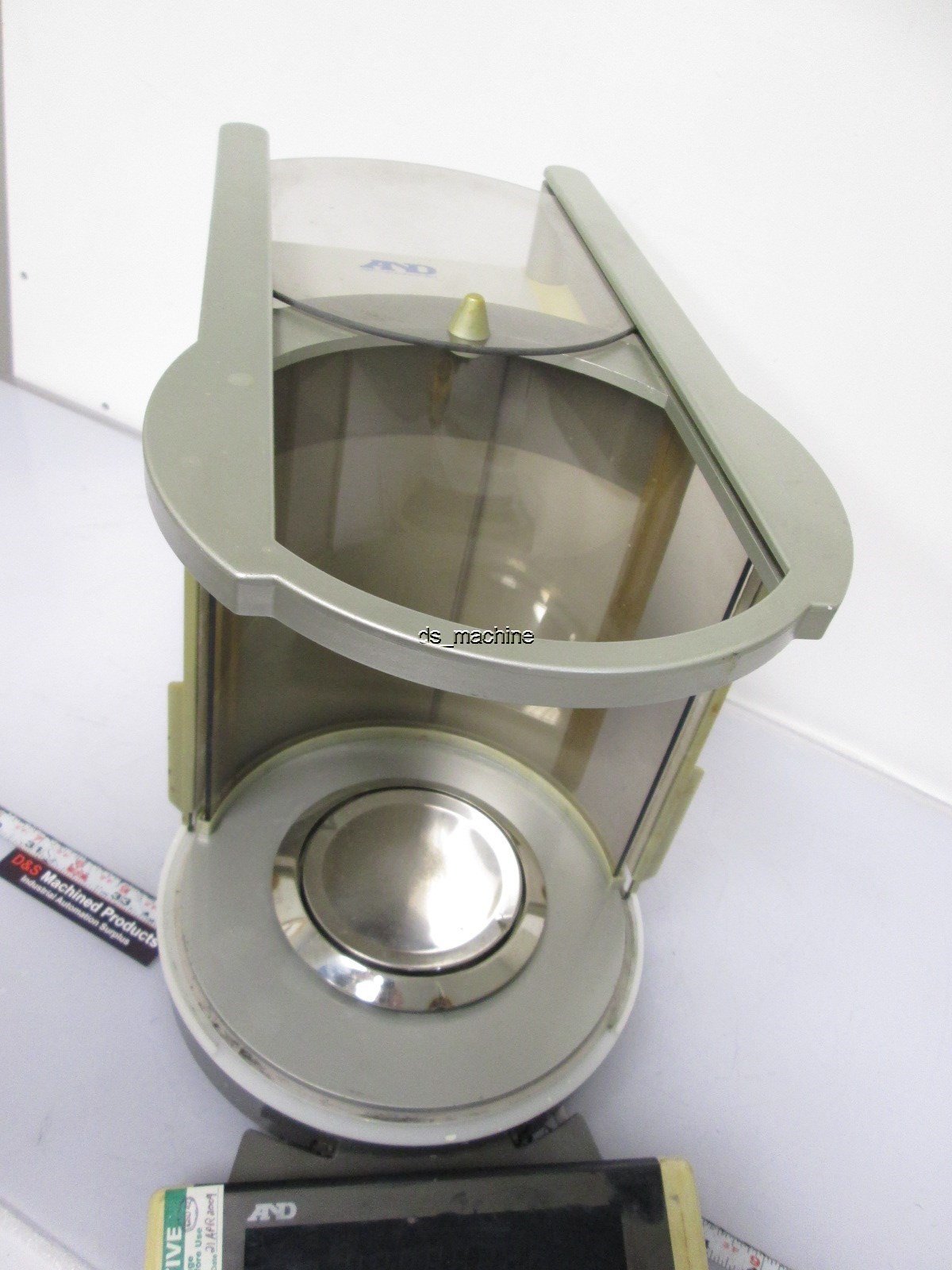 Used AND HA-200A Analytical Balance with Automatic Door 15VDC 0.8A *Discolored*