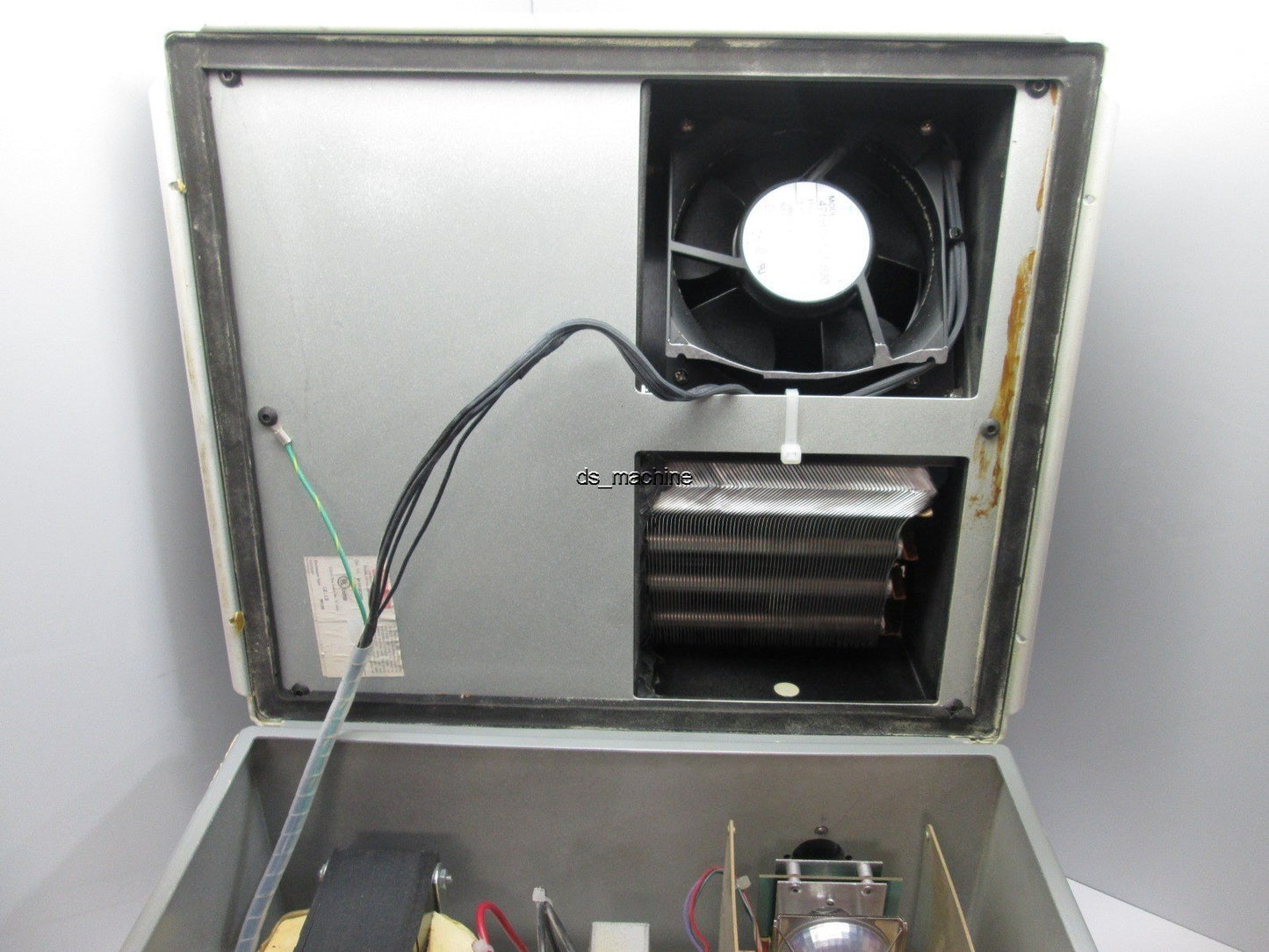 Used Illumination Technologies 3900N12-01KG DC Regulated NEMA 12 Light Source 150Watt