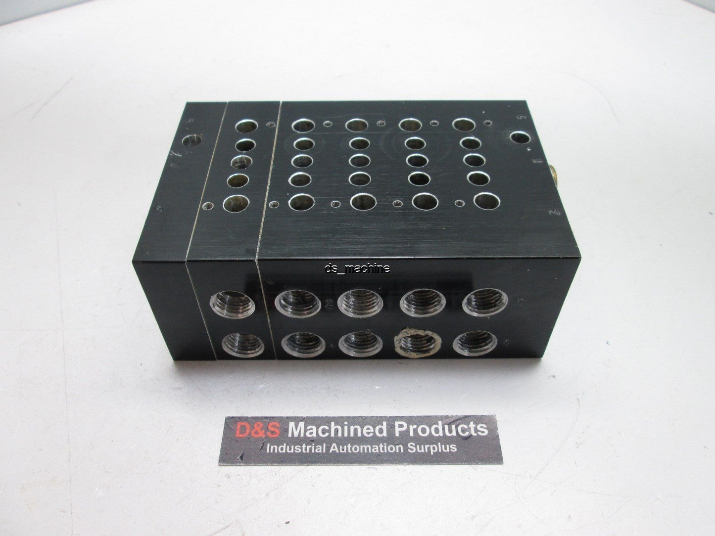 Used MAC G003202104 5-Slot Circuit Bar, Supports MAC 400 Series Solenoid Valves