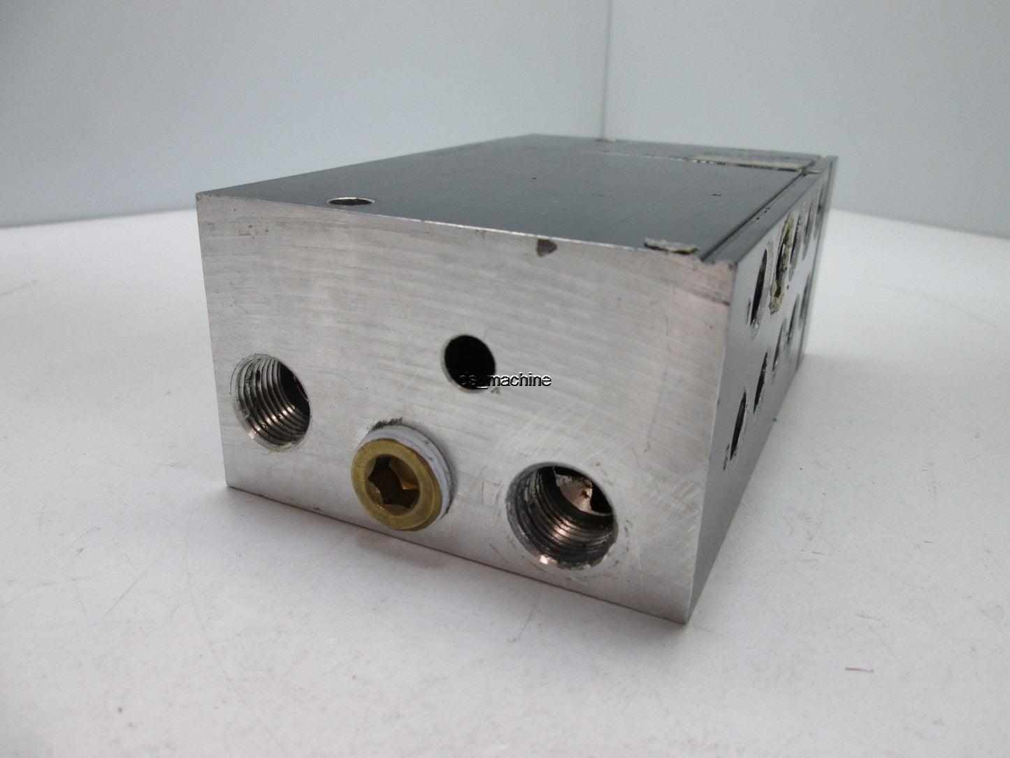 Used MAC G003202104 5-Slot Circuit Bar, Supports MAC 400 Series Solenoid Valves