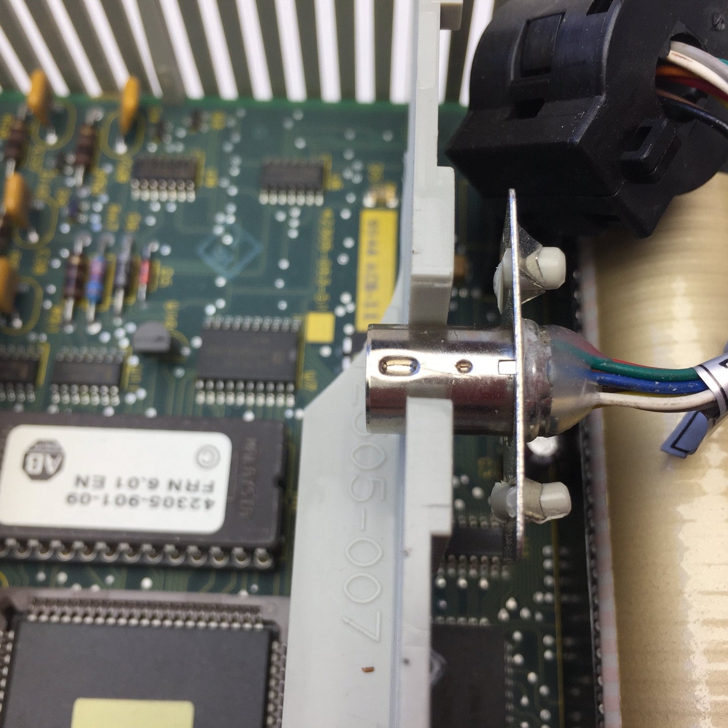 Used Allen Bradley 1305-AA03A-HA1 Ser-C Adjustable Frequency AC Drive *Damaged Case*