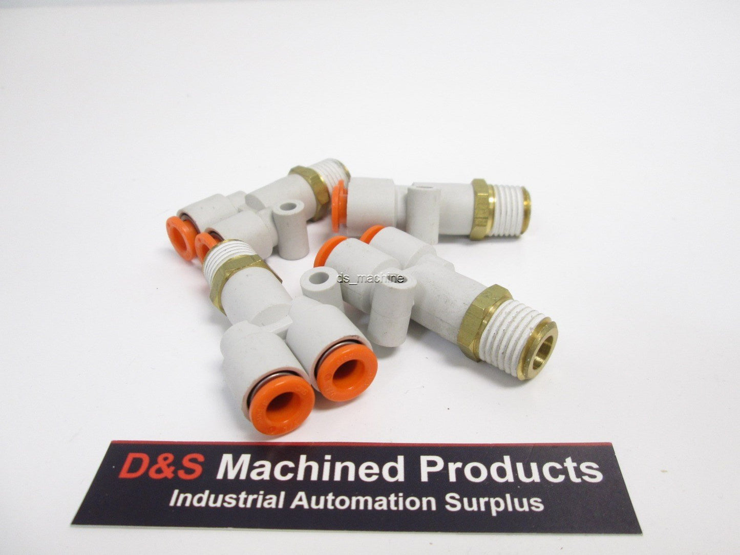 New – Open box Lot of 4 SMC KQ2U07-35S Pneumatic Y Fittings, 1/4" NPT, 1/4" Tubing