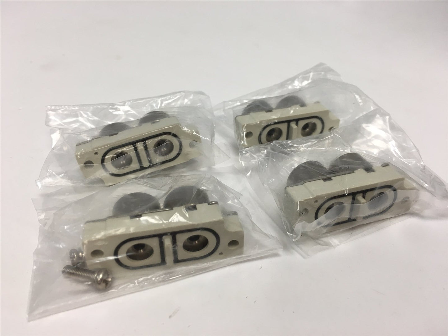 New Lot of 4 New SMC SY5000-6A-C4 One Touch Valve Port Assemblies 4mm