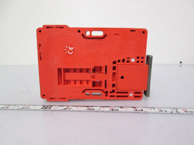 New – Open box Sti Guardmaster 27058 Safety Interlock Switch w/ Guard Locking 24V M20
