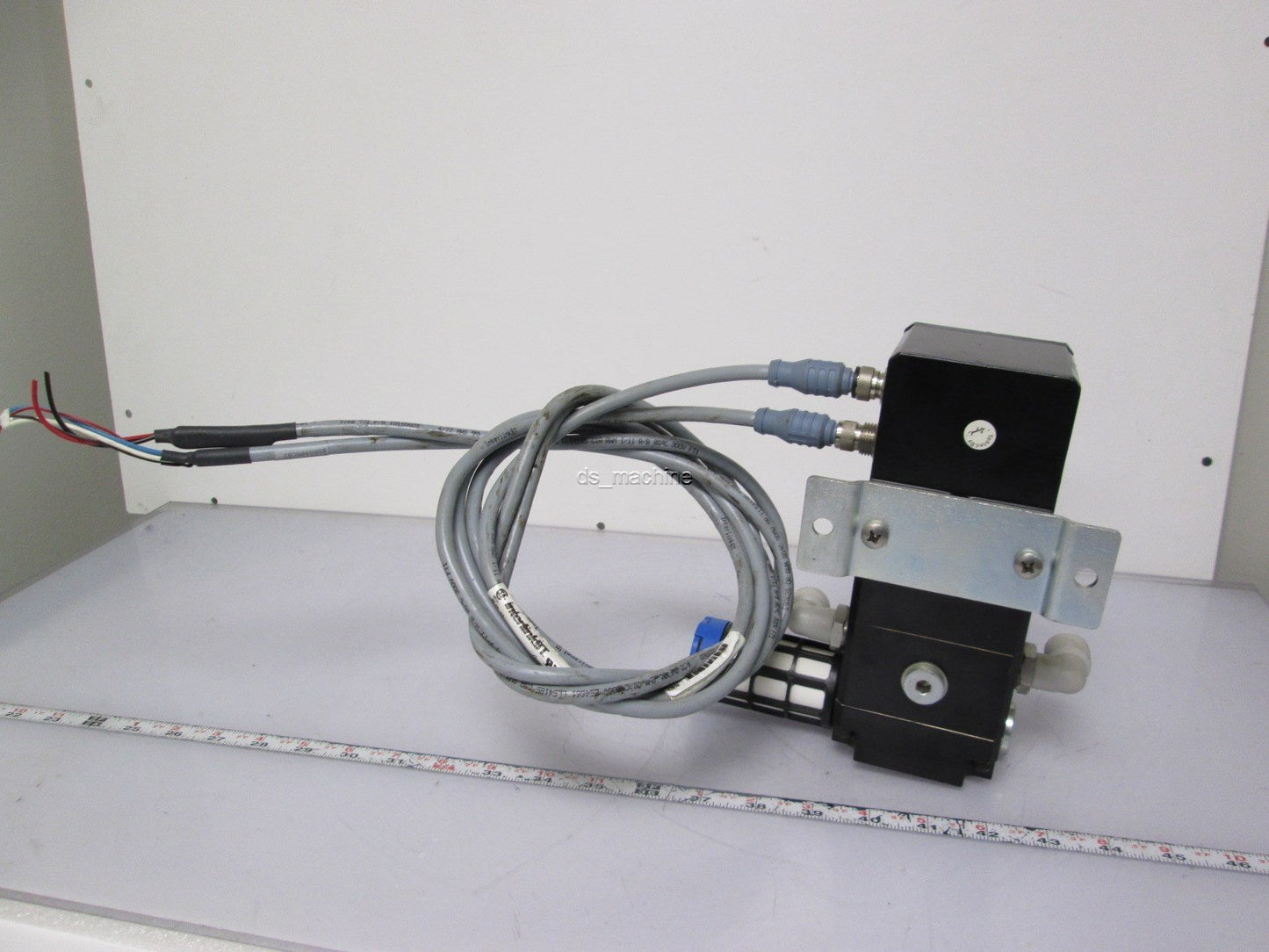 Used Fairchild T7900-00704H0 Pneumatic Pressure Transducer 0-150PSI to 0-10VDC 24VDC
