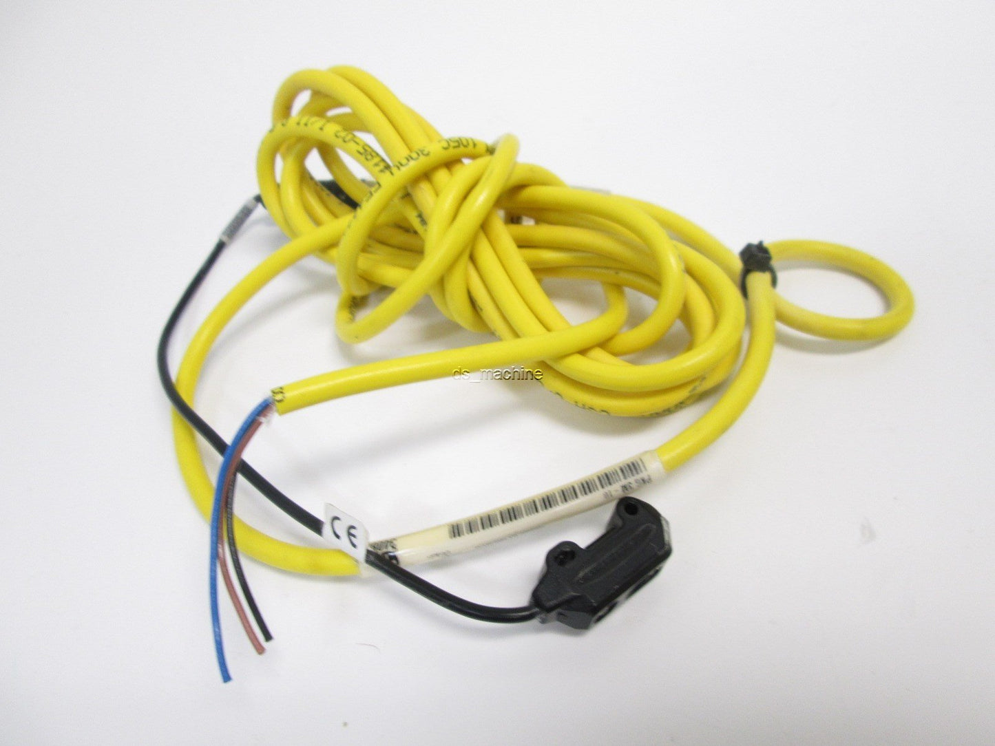 Used Banner VS1RN5CV10Q Photoelectric Sensor with Cordset, 12-24VDC, 10mm, NPN