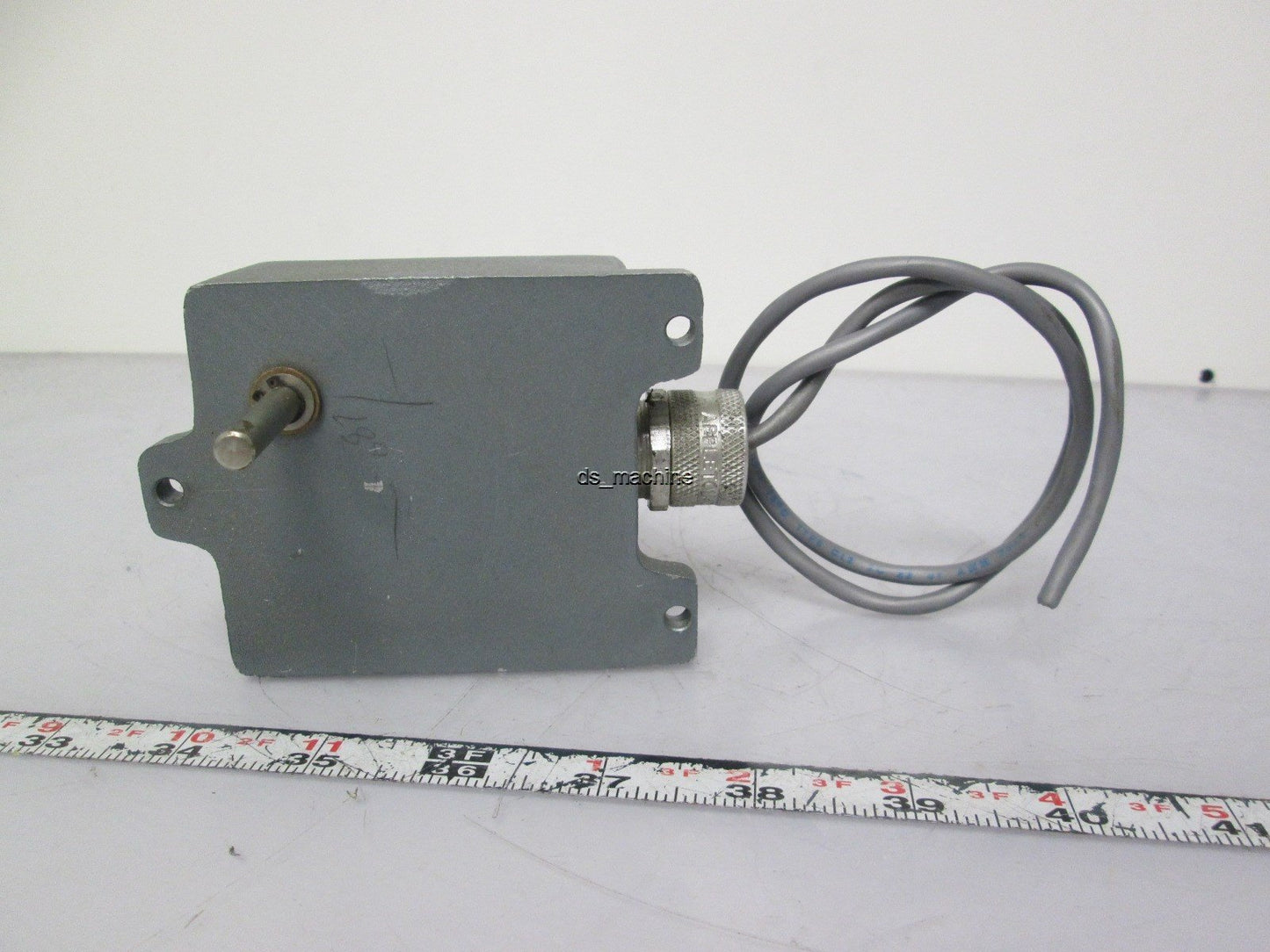 Used Durant E-S-4-X Limit Switch with Enclosure Cork Gasket 1/4" Diameter Shaft